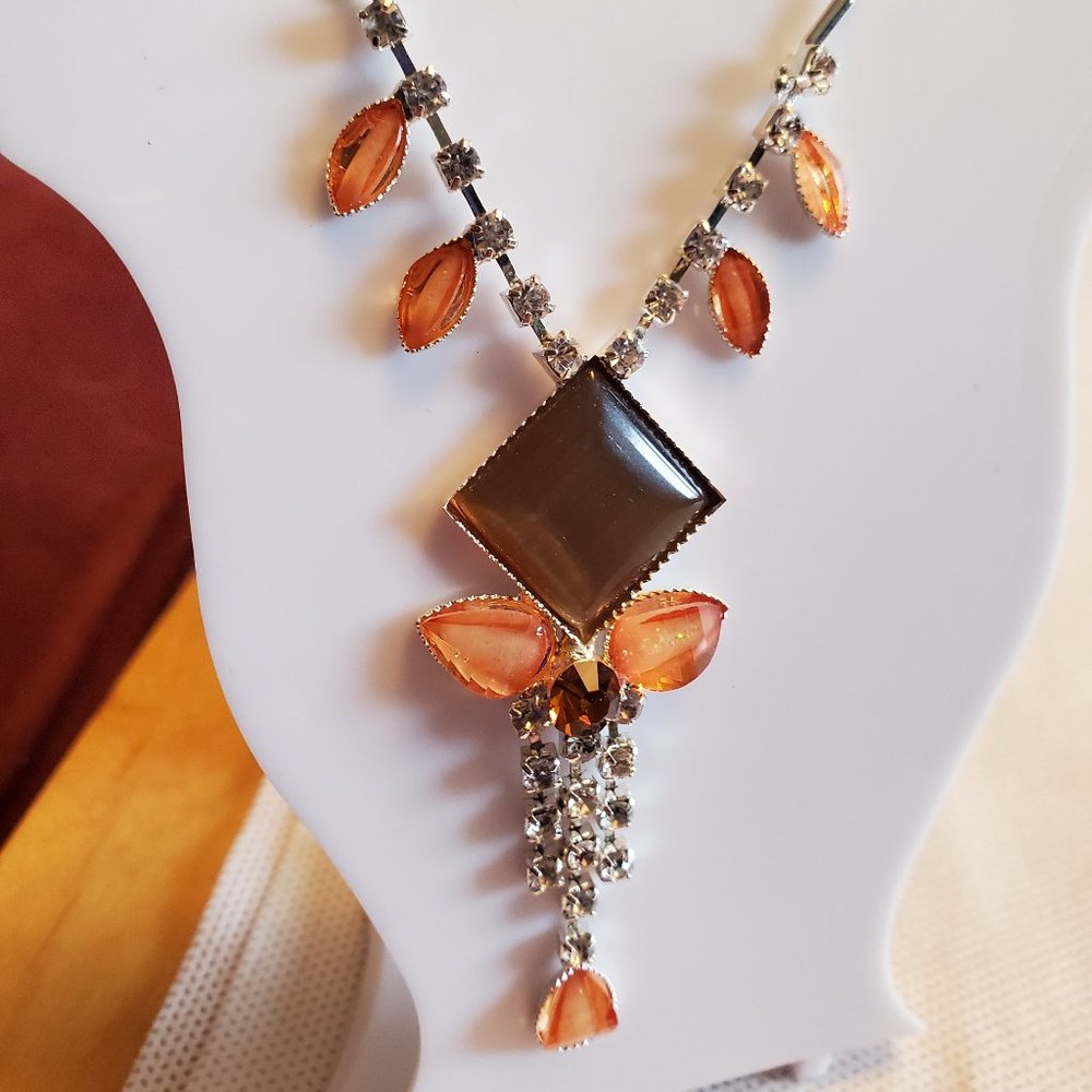 16" Silver Tone Tiger's Eye Pendant Necklace Style